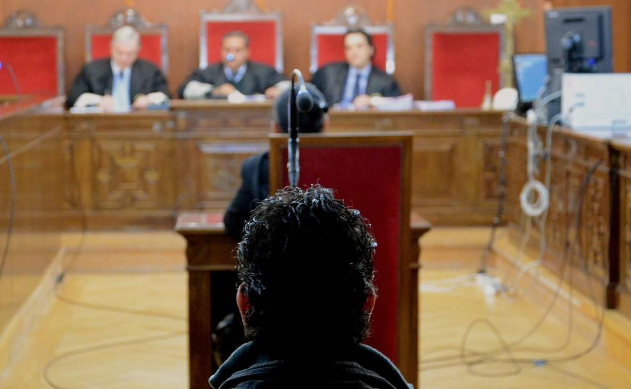 Juicio por violencia de género en Extremadura. 