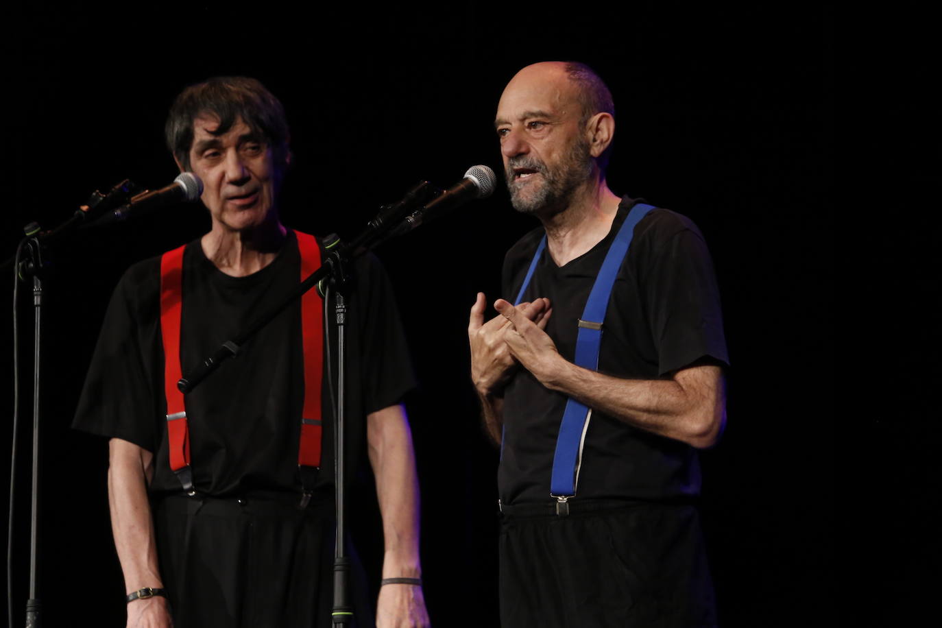 El dúo Faemino y Cansado actuaron ayer y repiten hoy en el Gran Teatro con ‘17 veces’. 