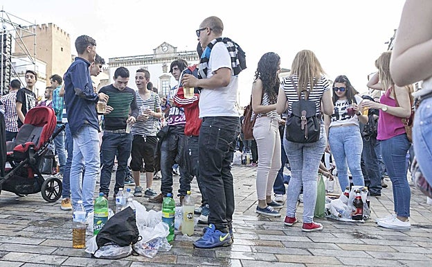 La práctica del botellón es habitual en el Womad.