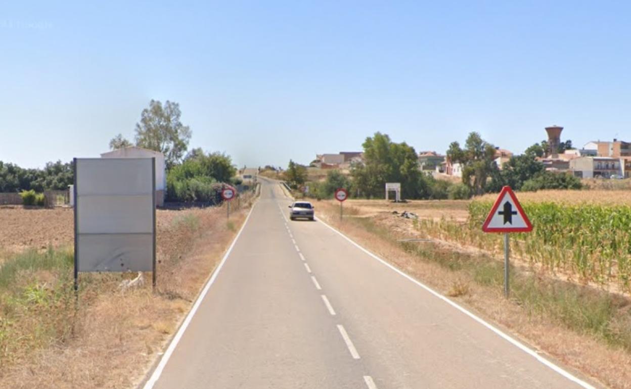 Lugar en el que se produjo el atropello. A la iizquierda, la señal contra la que chocó.