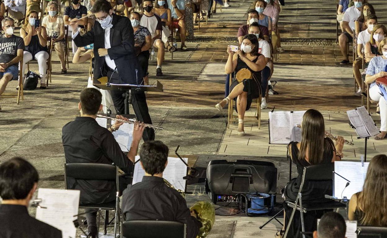 El teatro Alkázar de Plasencia acogerá el 15 de mayo un concierto por la paz