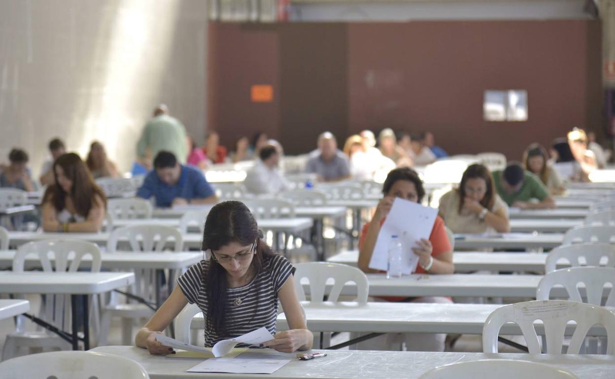 Imagen de archivo de opositores en Badajoz. 