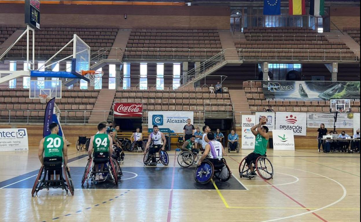 Tiros libres en el partido ante el Fundación Aliados. 