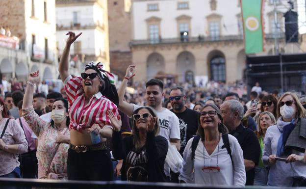 Womad regresa con fuerza. En la imagen, ambiente durante un concierto en la Plaza Mayor.