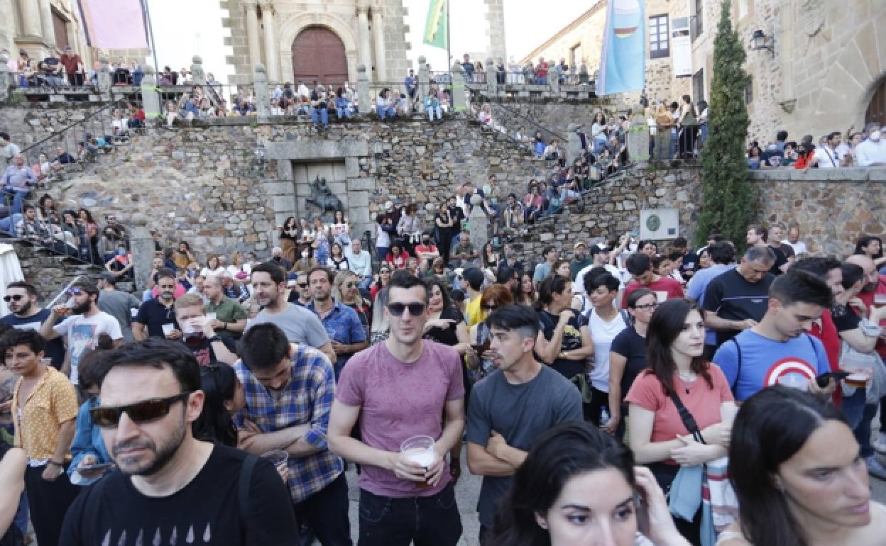 Asistentes a uno de los conciertos del viernes en San Jorge.