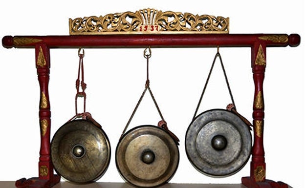 Gong de Indonesia del siglo XIX perteneciente a la colección de instrumentos musicales.