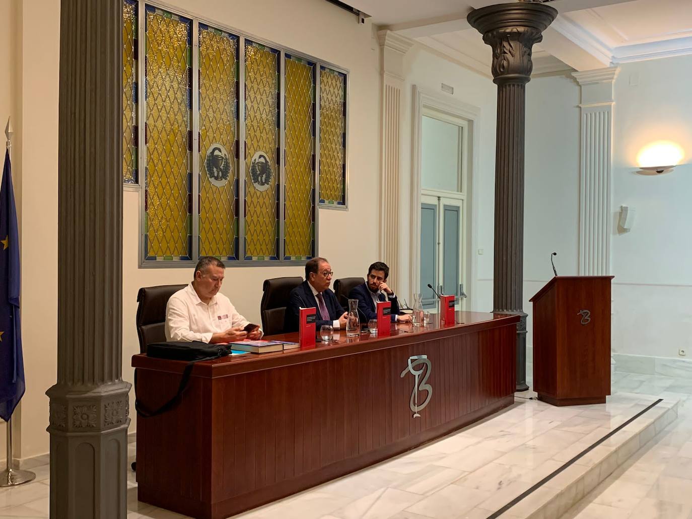 Presentación del libro en el Colegio de Farmacéuticos.