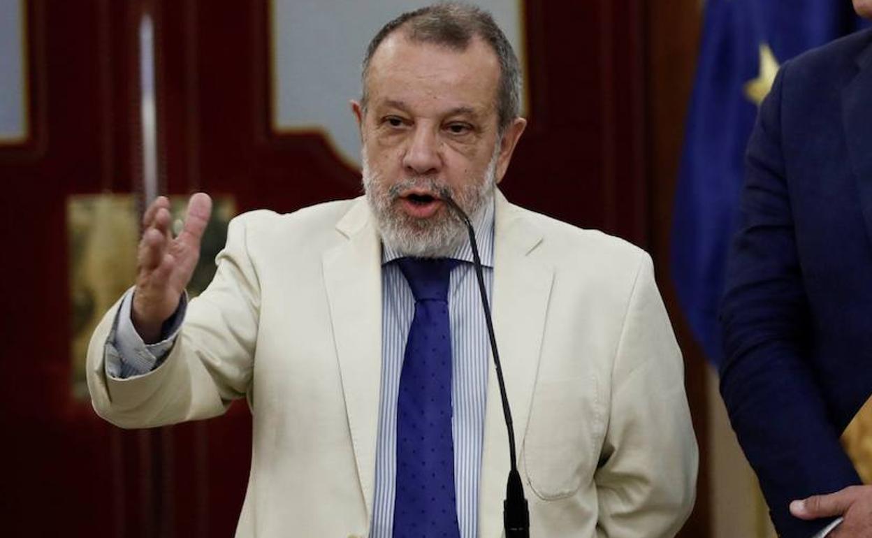 El extremeño Fernández Marugán era Defensor del Pueblo cuando arrancó el caso del tapicero cacereño. 