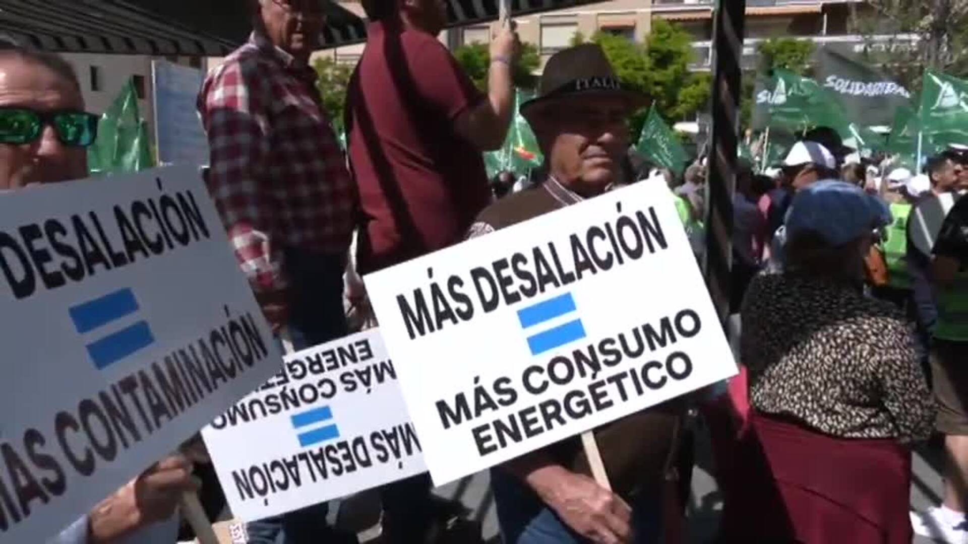 Protestas en Alicante contra la decisión del Gobierno de reducir el trasvase Tajo-Segura