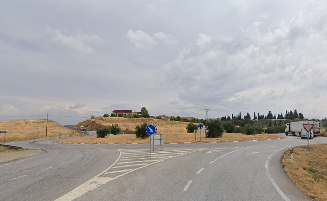 Rotonda del cruce de la EX-320 con la EX-321, a la altura de Zafra.