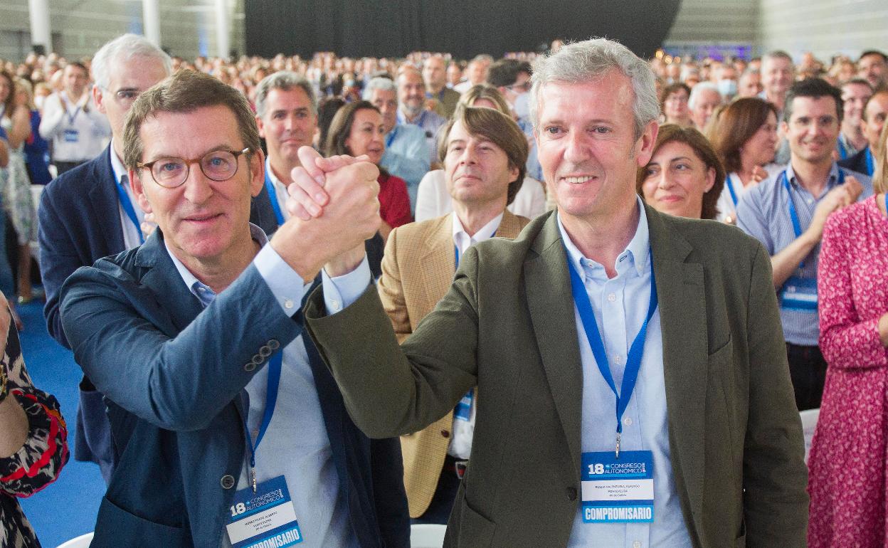 Feijóo mantiene en el cargo a los portavoces de Casado