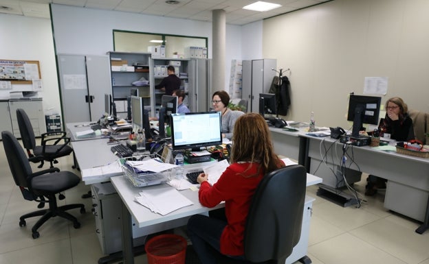 Funcionarios de la Junta de Extremadura.
