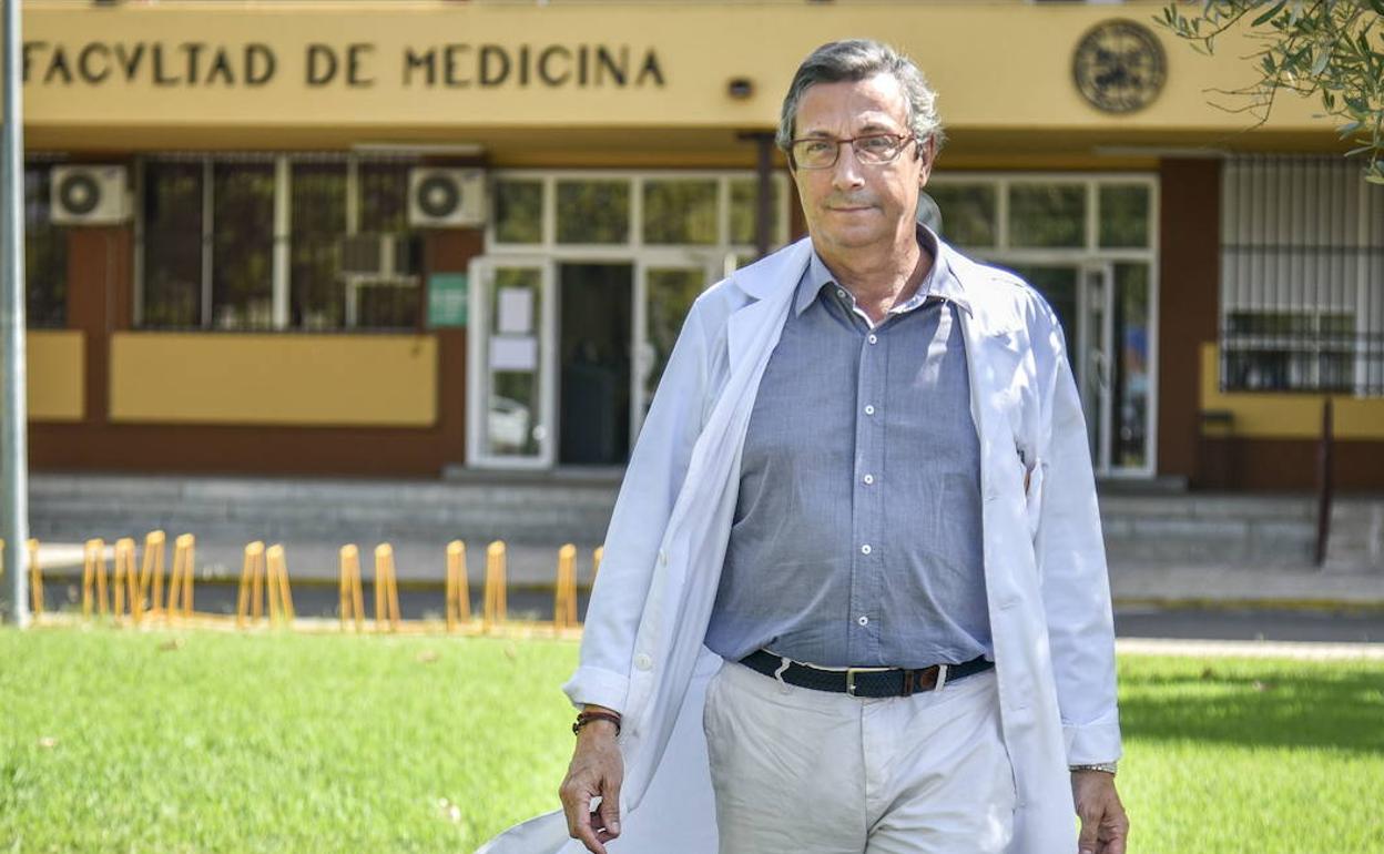 Francisco Vaz, decano de la Facultad de Medicina de Badajoz. 