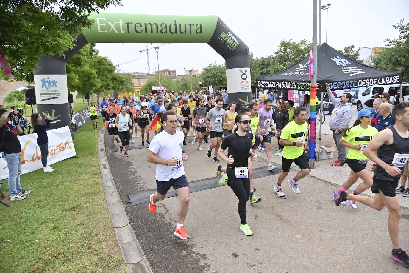 Fotos: FIesta en la VI Carrera por la Diversidad &#039;Los Palomos-Aqualia&#039; de Badajoz