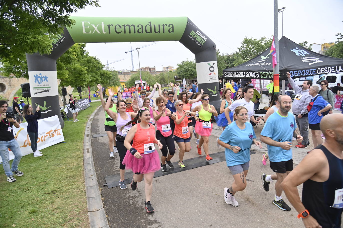 Fotos: FIesta en la VI Carrera por la Diversidad &#039;Los Palomos-Aqualia&#039; de Badajoz