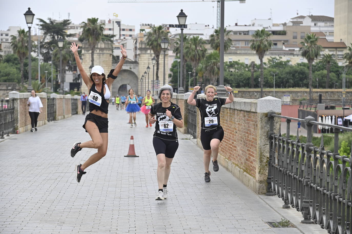 Fotos: FIesta en la VI Carrera por la Diversidad &#039;Los Palomos-Aqualia&#039; de Badajoz