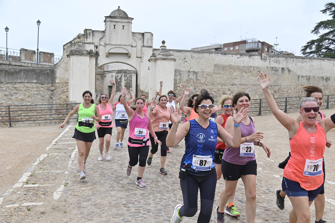 Fotos: FIesta en la VI Carrera por la Diversidad &#039;Los Palomos-Aqualia&#039; de Badajoz