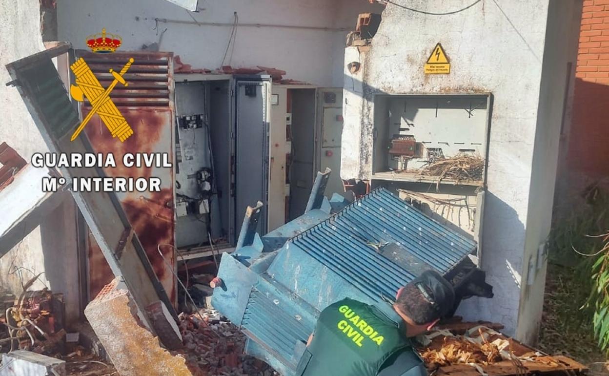 El detenido destrozó la instalación municipal de Campanario.