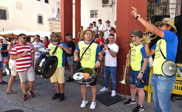 Charangas en la plaza de san Esteban. Son un clásico, esencia misma de las ferias.