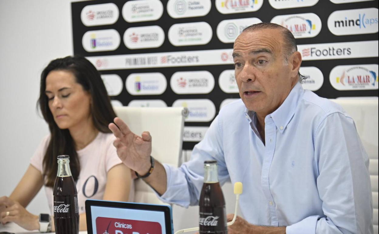 Así hemos contado la comparecencia de Luis Oliver en Badajoz