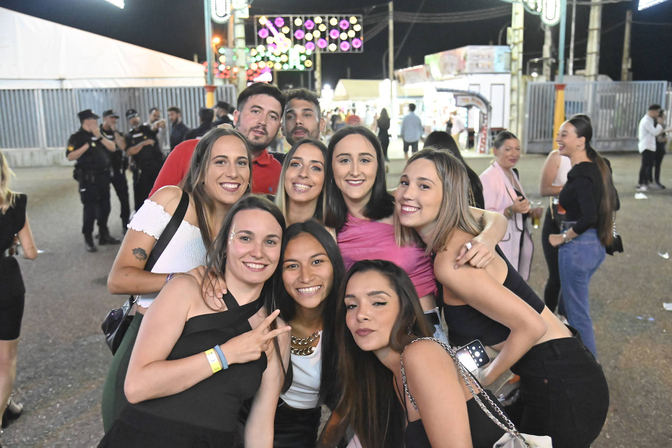 Fotos: Gran ambiente en el ferial en la noche de San Juan