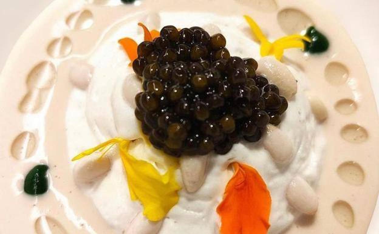 Piñonada con caviar, del restaurante Maralba.