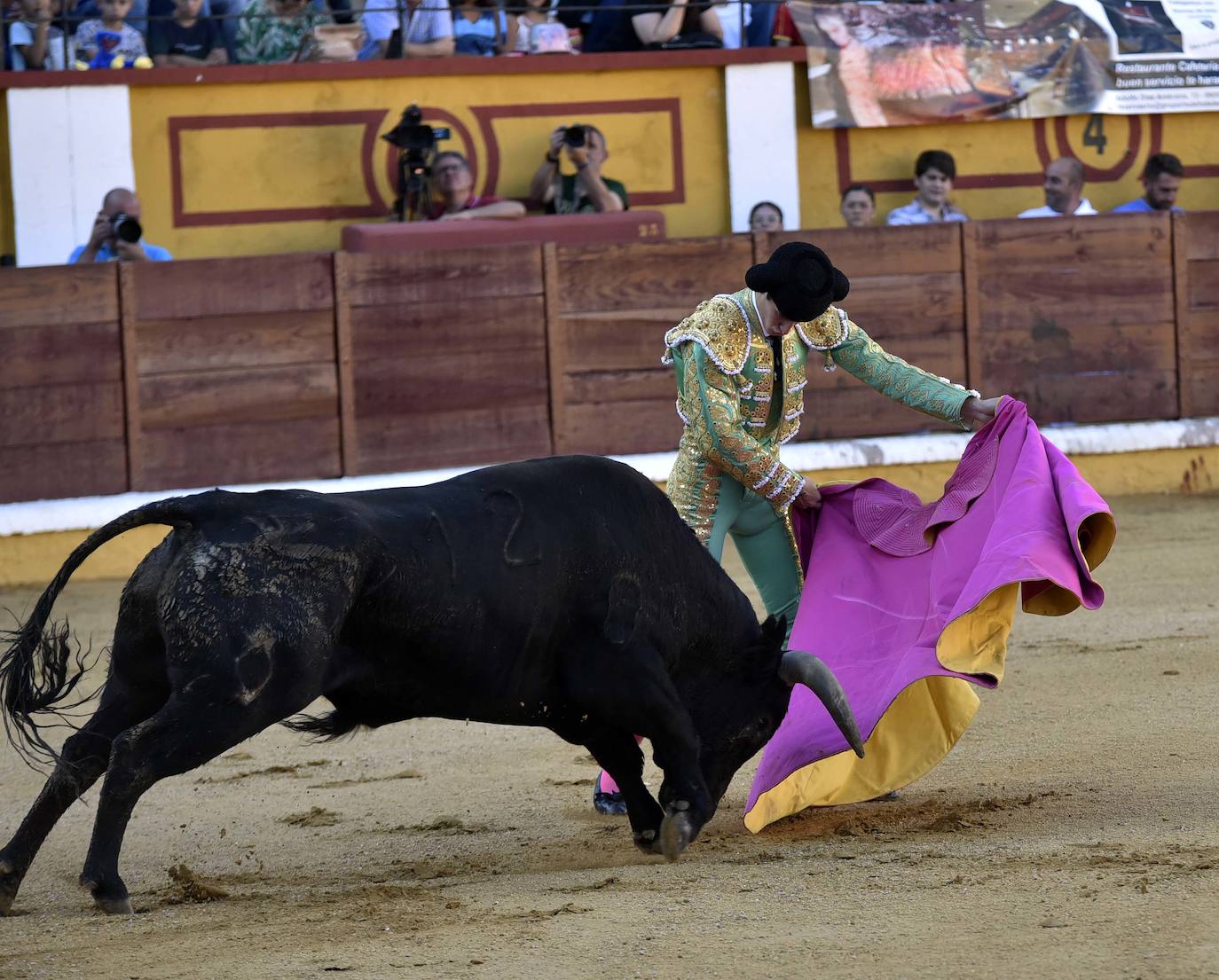 Fotos: Una excepcional novillada de Marca cierra la feria taurina de Badajoz