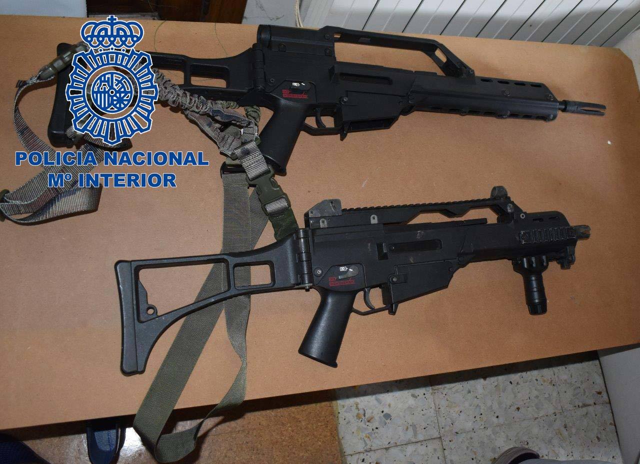 Armas simuladas. 