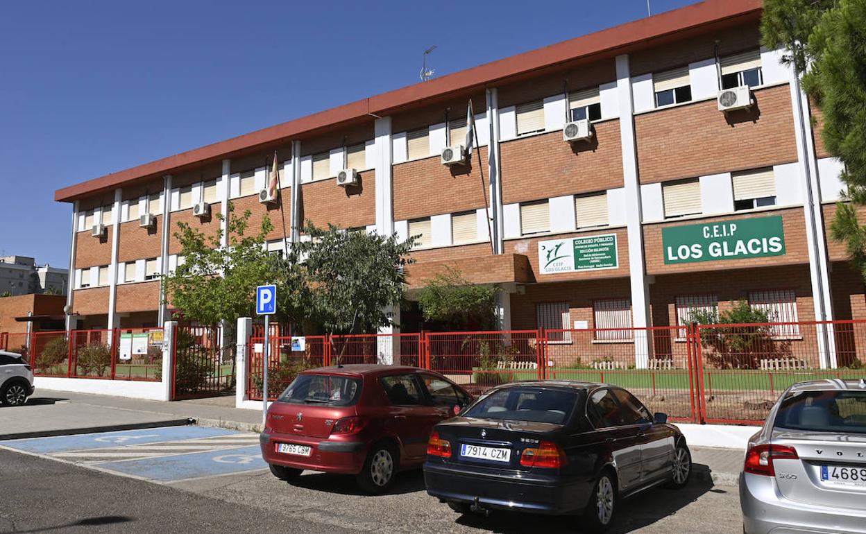 El colegio Los Glacis, uno de los que serán pintados este verano.