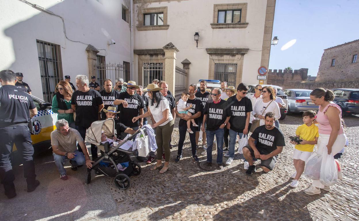 Protesta de los arrendatarios de las fincas rúsicas de Valhondo el pasado miércoles. 