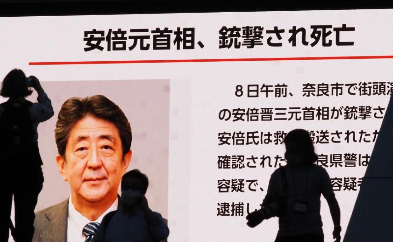 Un medio japonés informa de la muerte de Shinzo Abe. 