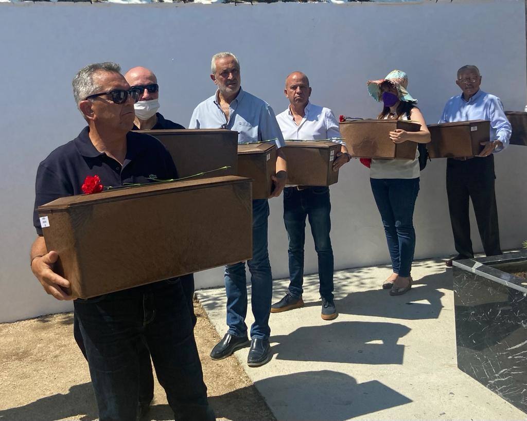 Acto de inhumación de las cajas con los restos de los desaparecidos en la mina Terría.