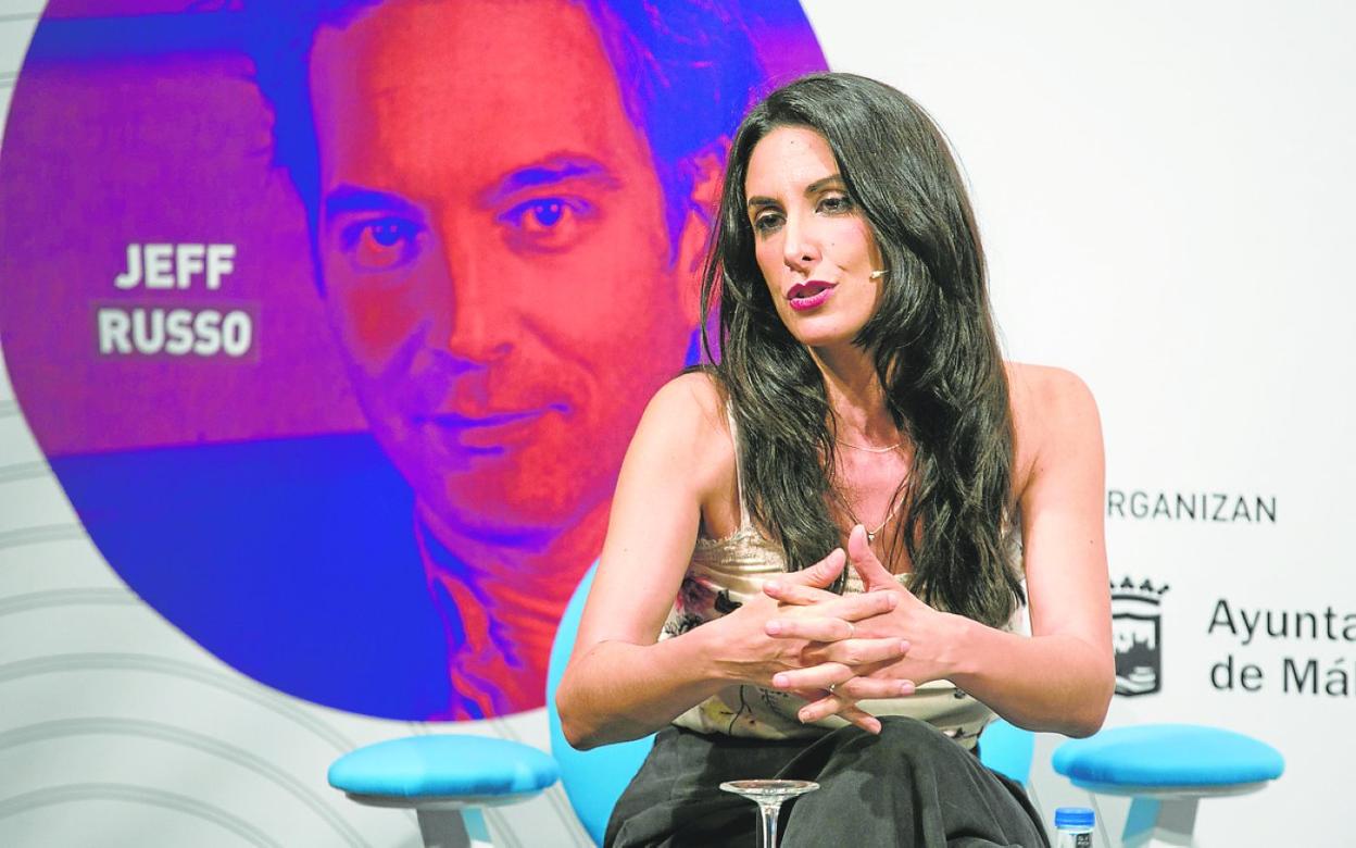 Isabel Vázquez, interviniendo en unas jornadas. 