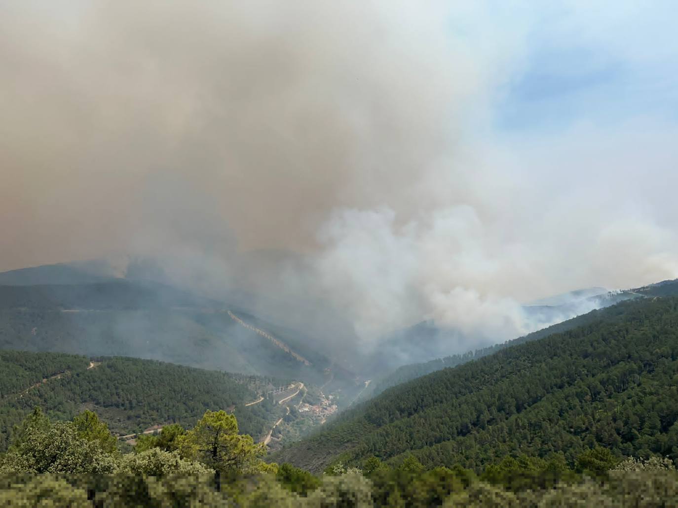 Fotos: Segundo día del incendio de Las Hurdes