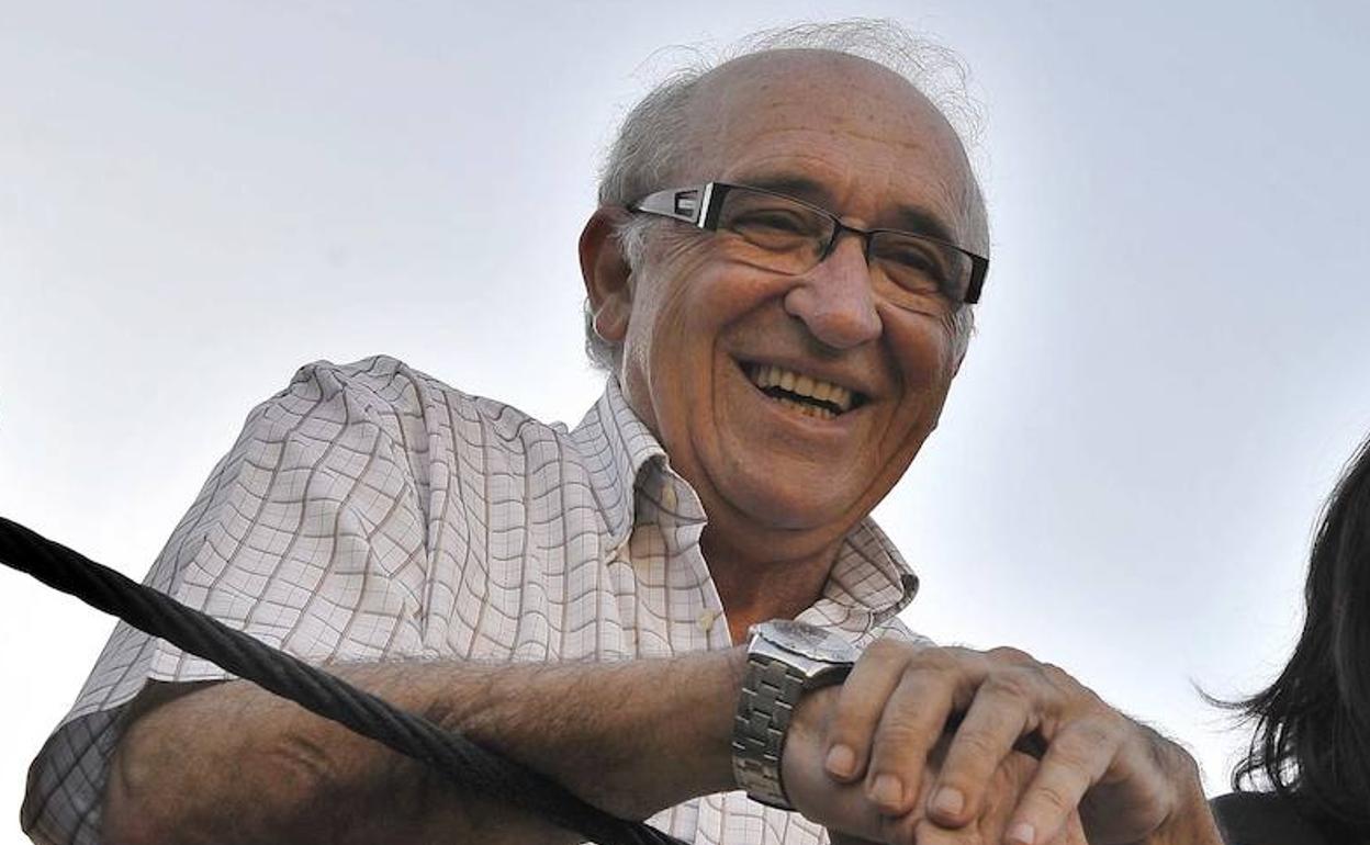 Juan Ángel Franco en su tradicional barrera de la plaza de toros de Badajoz. 