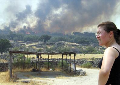 Imagen secundaria 1 - Imágenes de los fuegos en Cañamero, Valencia de Alcántar y Sierra de Gata.