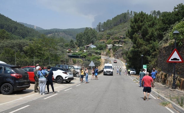 Parte de la alquería de Las Mestas a la que hasta ahora no habían llegado las llamas. 