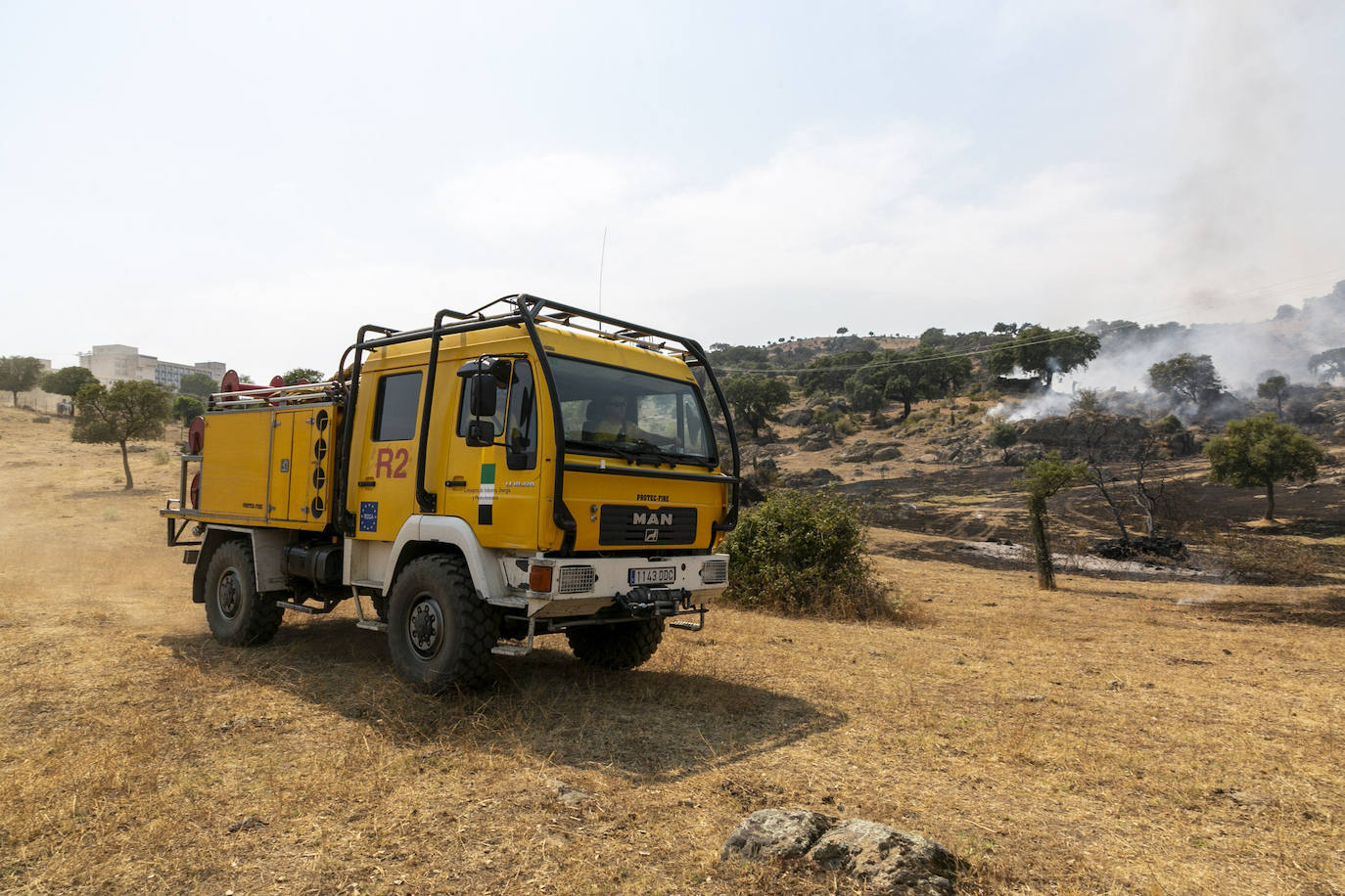 Fotos: Fuego en el monte público de Valcorchero