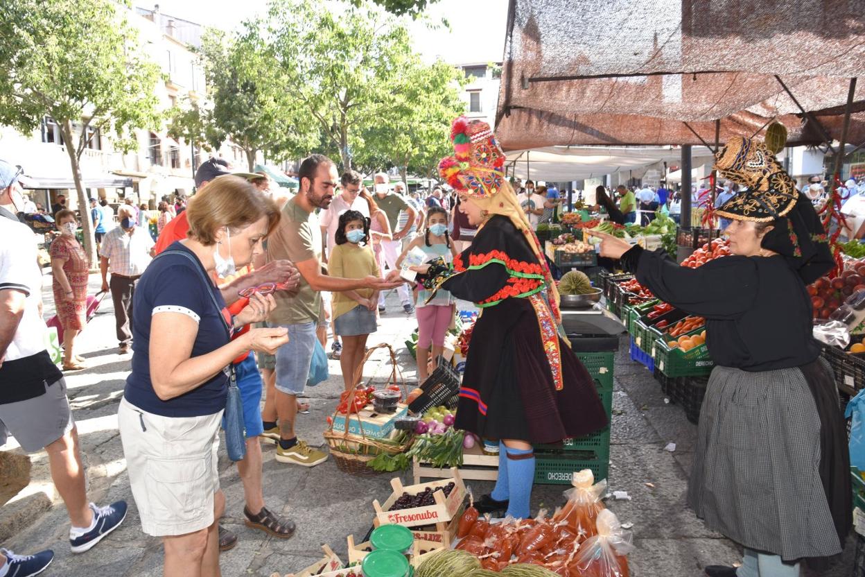 El mercado de frutas y verduras volverá a protagonizar este año la fiesta el 2 de agosto. 