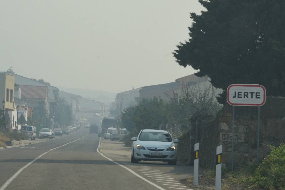 Fotos: Las imágenes del incendio en el Jerte este domingo