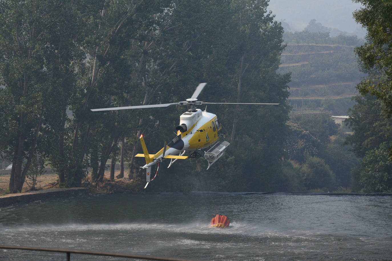 Fotos: Las imágenes del incendio en el Jerte este domingo