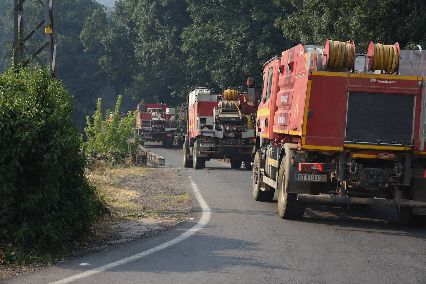 Fotos: Las imágenes del incendio en el Jerte este domingo