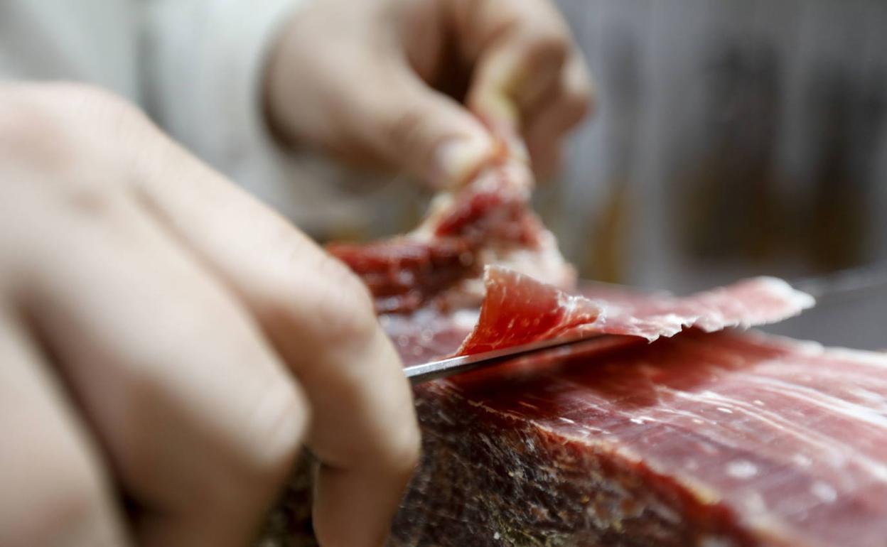 ¿Es bueno comerse la grasa del jamón?