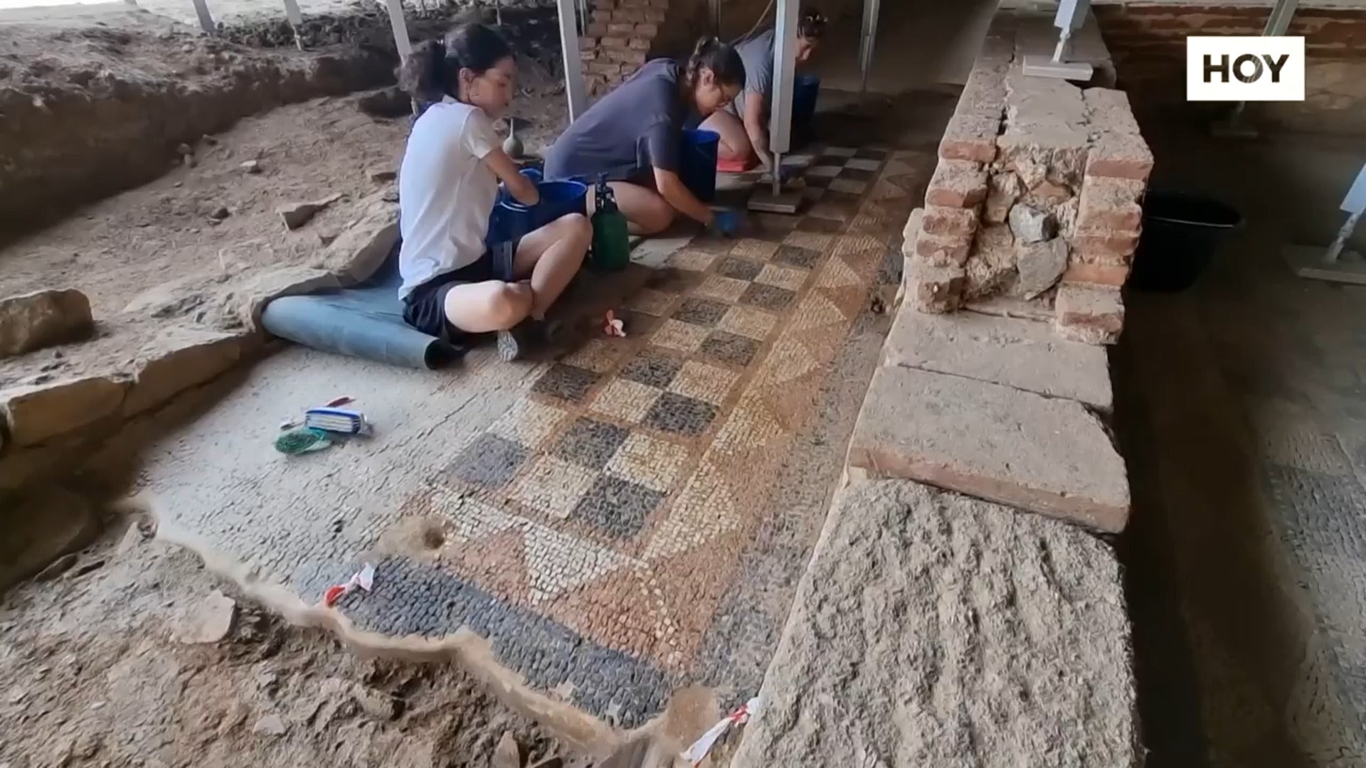 El Consorcio restaura setecientos metros  de mosaico en la Casa del Anfiteatro