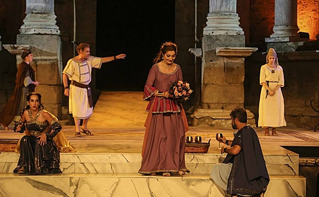 Una escena de la función de Minerva de anoche en el Teatro Romano. 