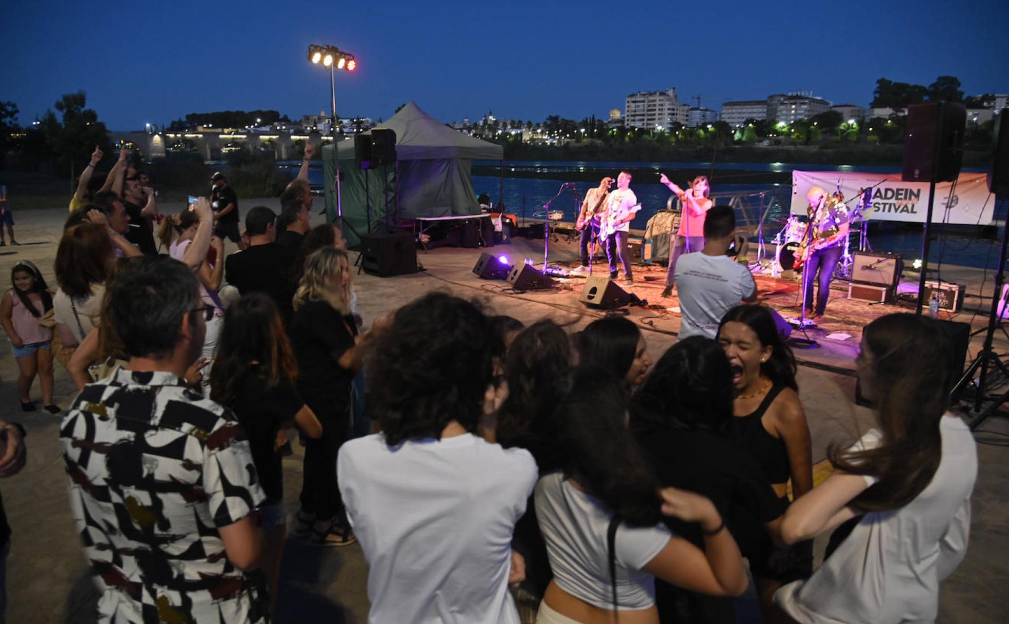 Concierto de Heiser en el festival 'Made in Badajoz' en el río. 