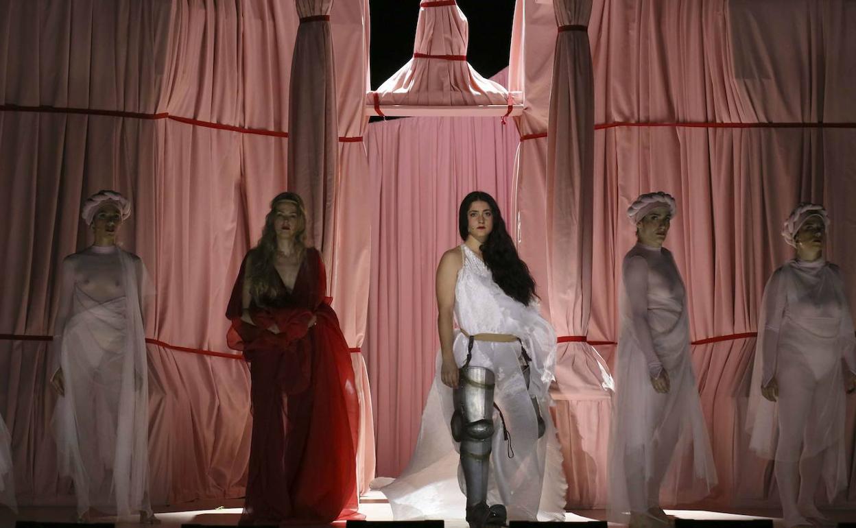 Mujeres reivindicativas en el festival de Mérida