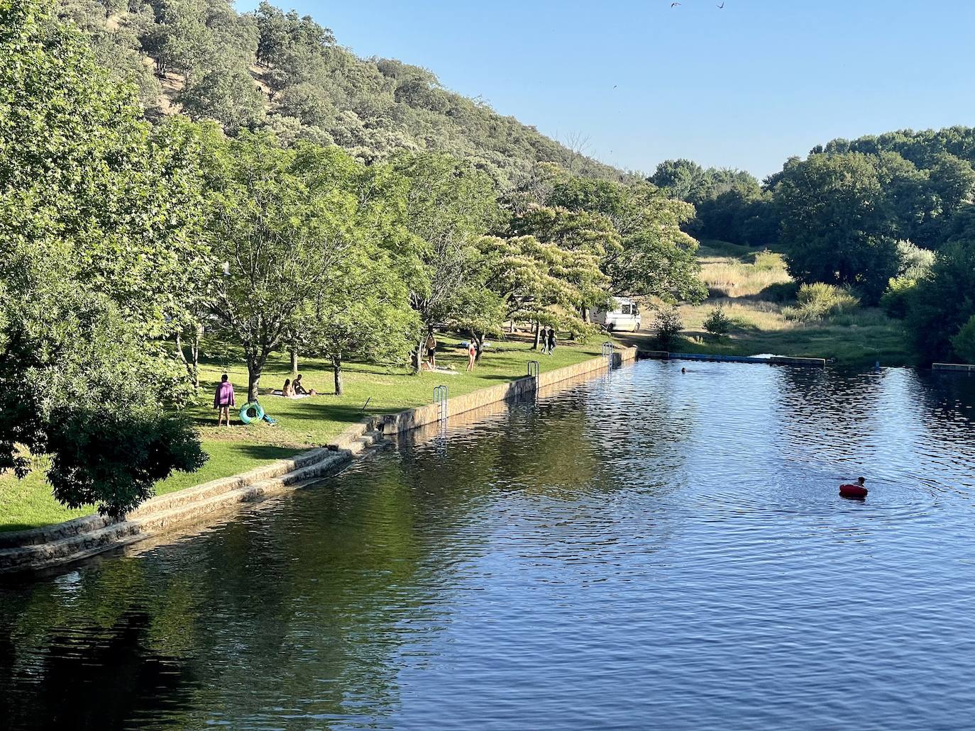 Fotos: Piscina natural de Santibáñez el Alto