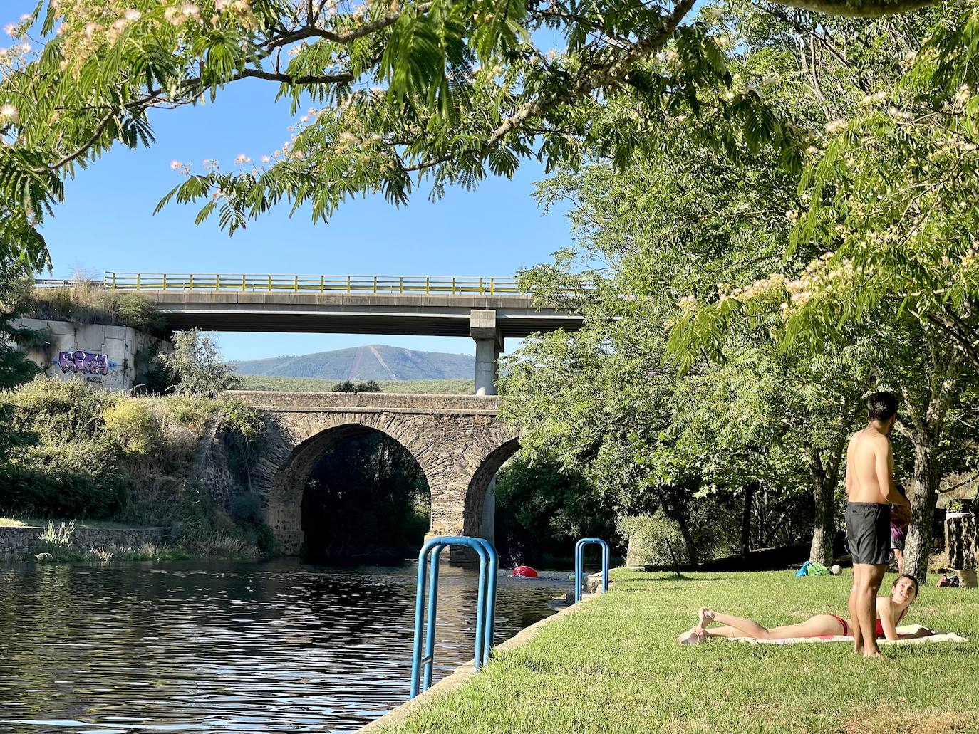 Fotos: Piscina natural de Santibáñez el Alto