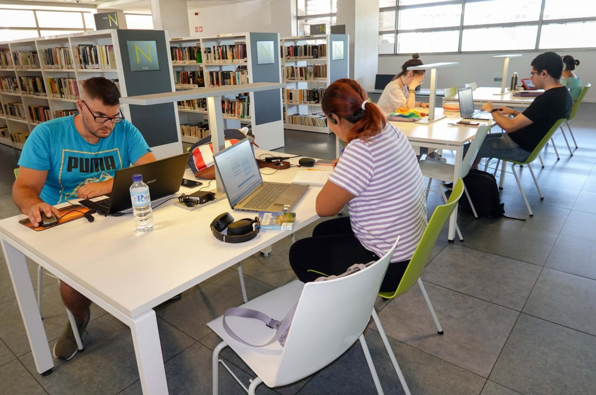 Los opositores llenan laBiblioteca Pública en verano.